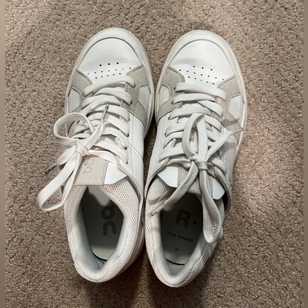 On cloud tennis shoes